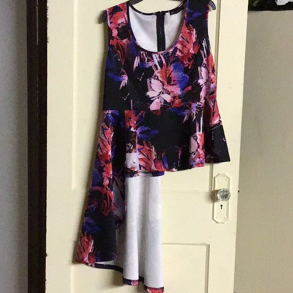 Multi Colored Sleeveless Blouse with Side Tail